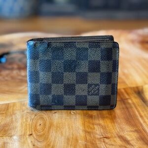Louis Vuitton
Damier  Pattern Coated Canvas Multiple Wallet